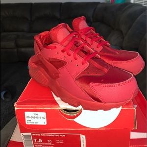 Nike Womens Huarache Run Sneakers